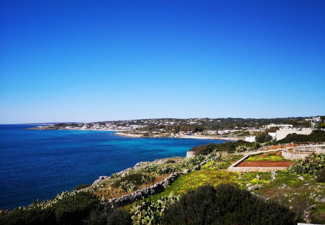 Ferienhaus in Leuca - Traumlage-Ferienhaus, 51 Treppenstufen vom Meer