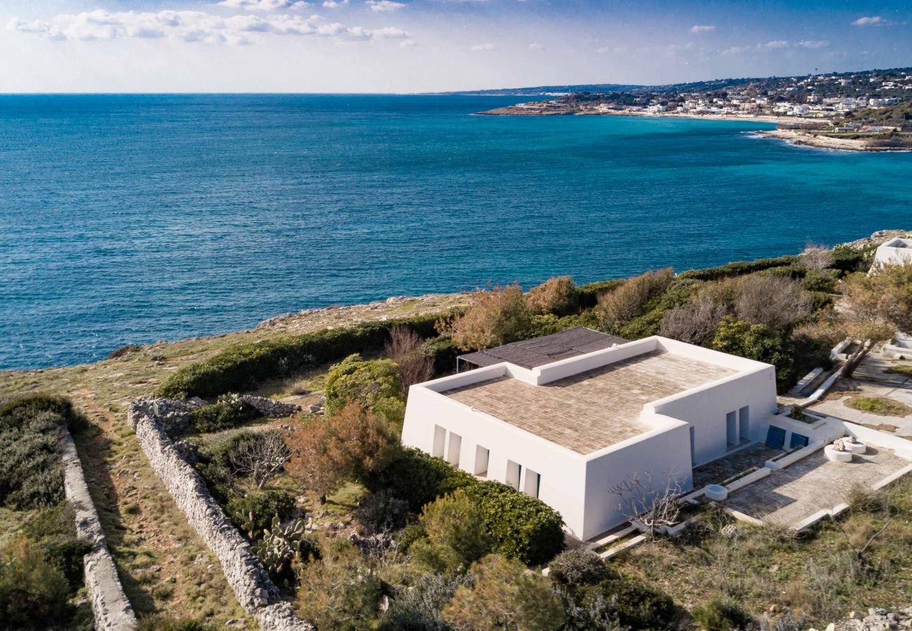 Ferienhaus in Leuca - Traumlage-Ferienhaus, 51 Treppenstufen vom Meer