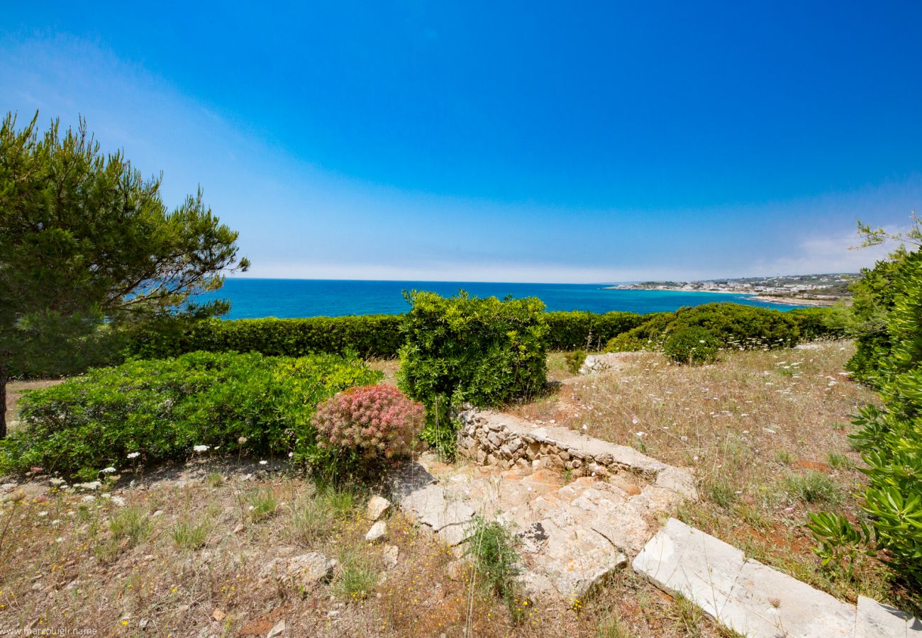 Ferienhaus in Leuca - Einmalige Villa mit direktem Meerzugang