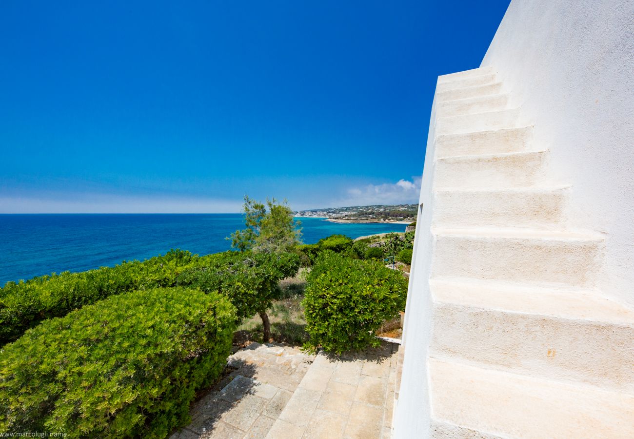 Ferienhaus in Leuca - Einmalige Villa mit direktem Meerzugang