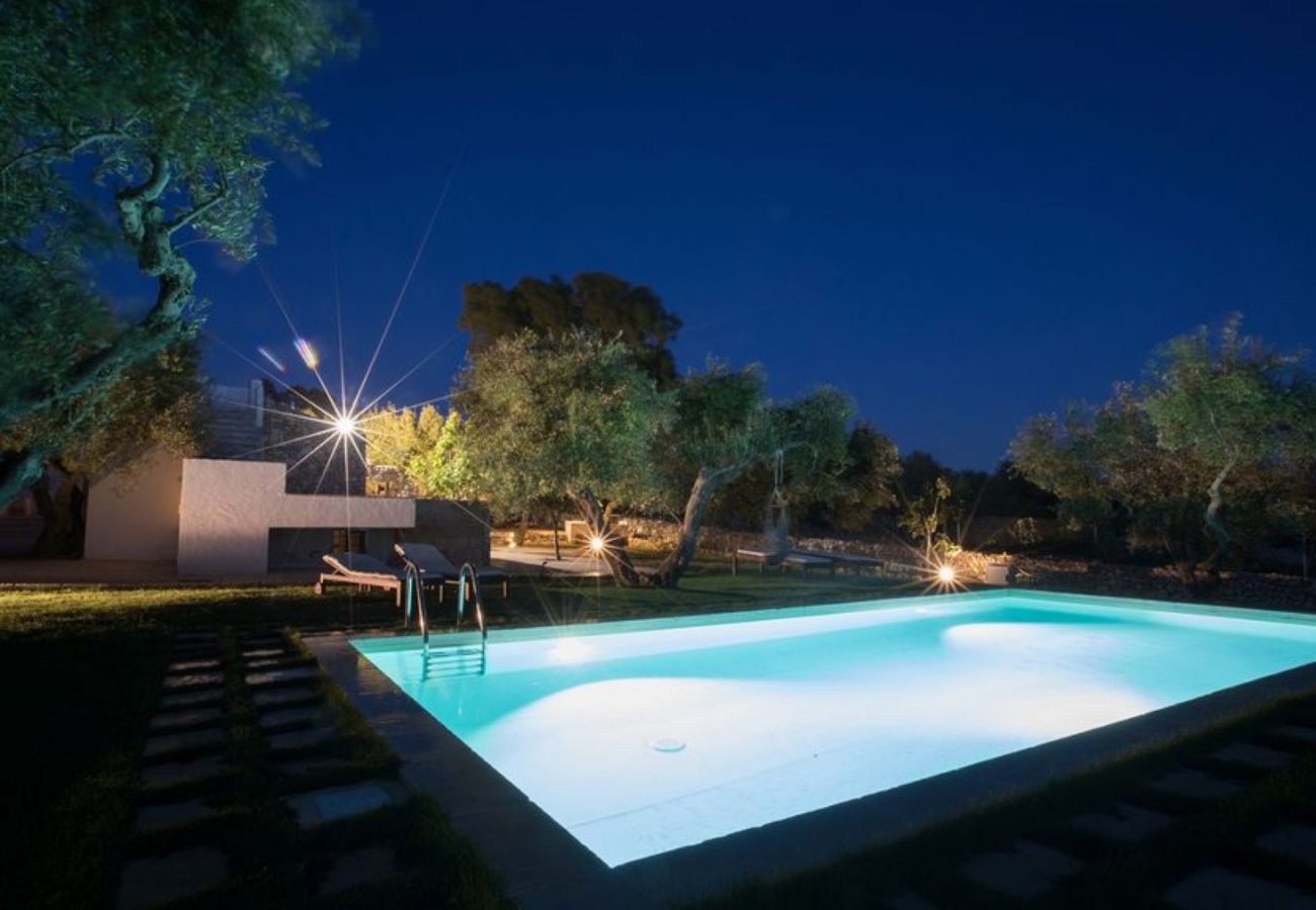 Villa in Leuca - Stilvolle Villa mit türkisblauem Pool nah am Meer