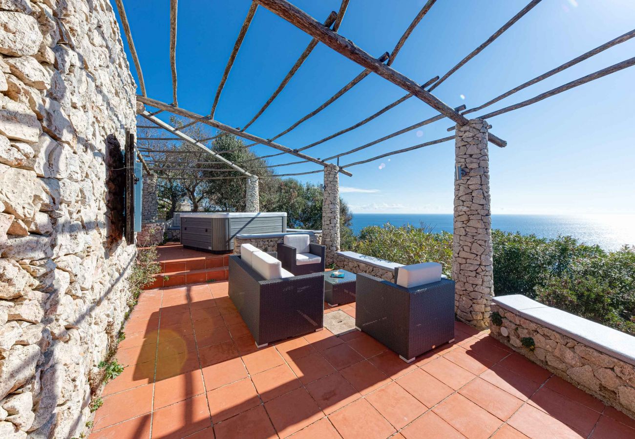 Ferienhaus in Gagliano del Capo - Villa mit beheiztem Außenpool und 180°-Meerblick