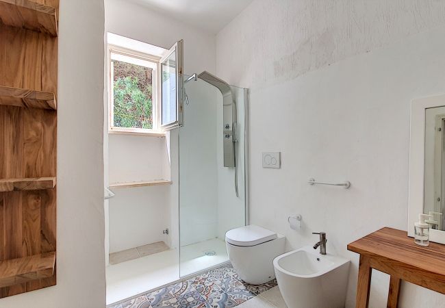 Villa in Castro - Atemberaubende Whirlpool-Villa mit Meerzugang Villa in Castro - Atemberaubende Whirlpool-Villa mit Meerzugang