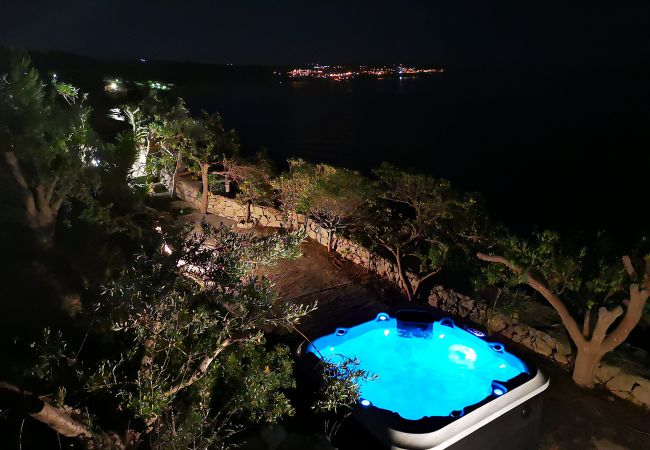 Villa in Castro - Atemberaubende Whirlpool-Villa mit Meerzugang Villa in Castro - Atemberaubende Whirlpool-Villa mit Meerzugang
