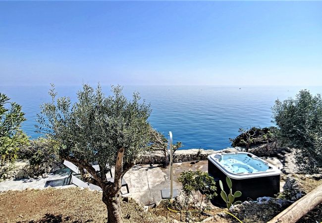 Villa in Castro - Atemberaubende Whirlpool-Villa mit Meerzugang Villa in Castro - Atemberaubende Whirlpool-Villa mit Meerzugang