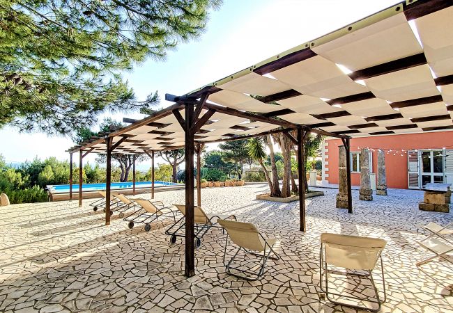 Villa in Torre Pali - Sandstrand 2km: Panorama-Meerblick-Villa mit Pool