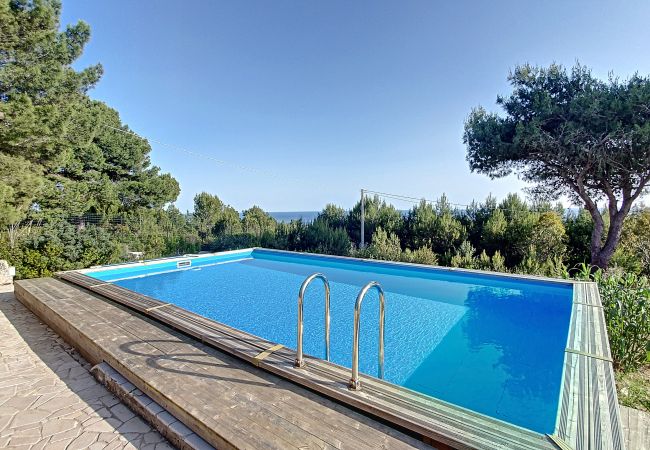 Villa in Torre Pali - Sandstrand 2km: Panorama-Meerblick-Villa mit Pool