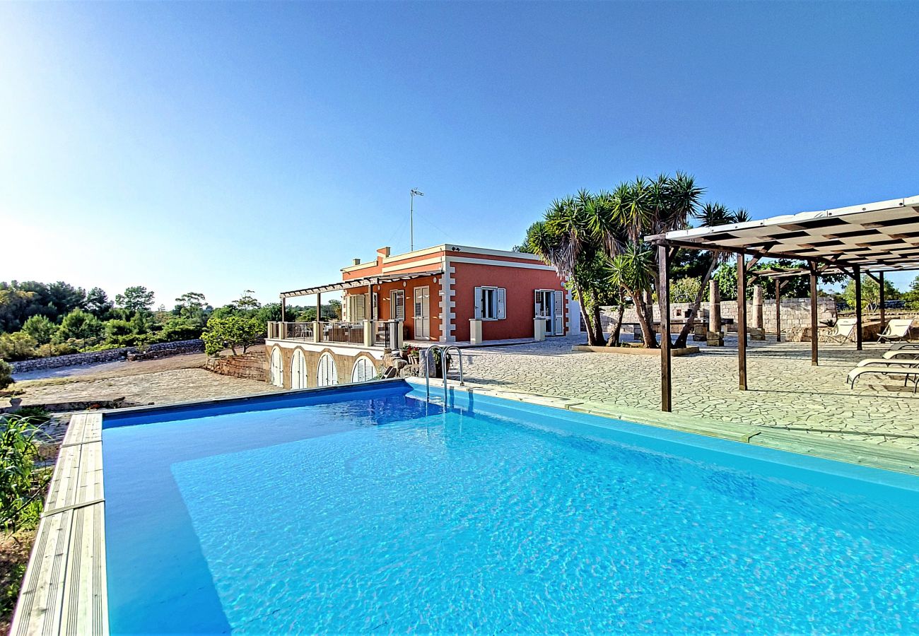 Villa in Torre Pali - Sandstrand 2km: Panorama-Meerblick-Villa mit Pool