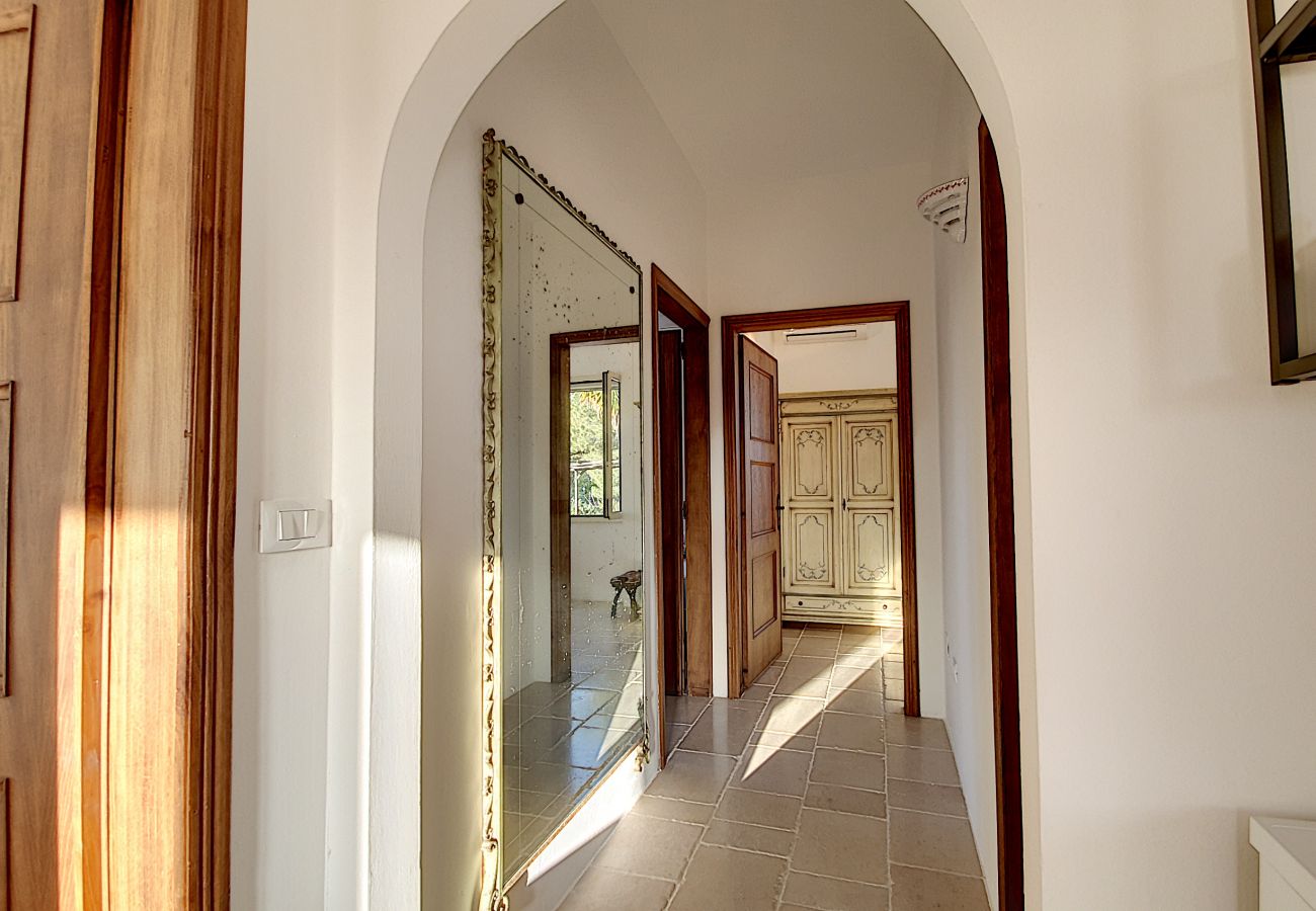 Villa in Torre Pali - Sandstrand 2km: Panorama-Meerblick-Villa mit Pool