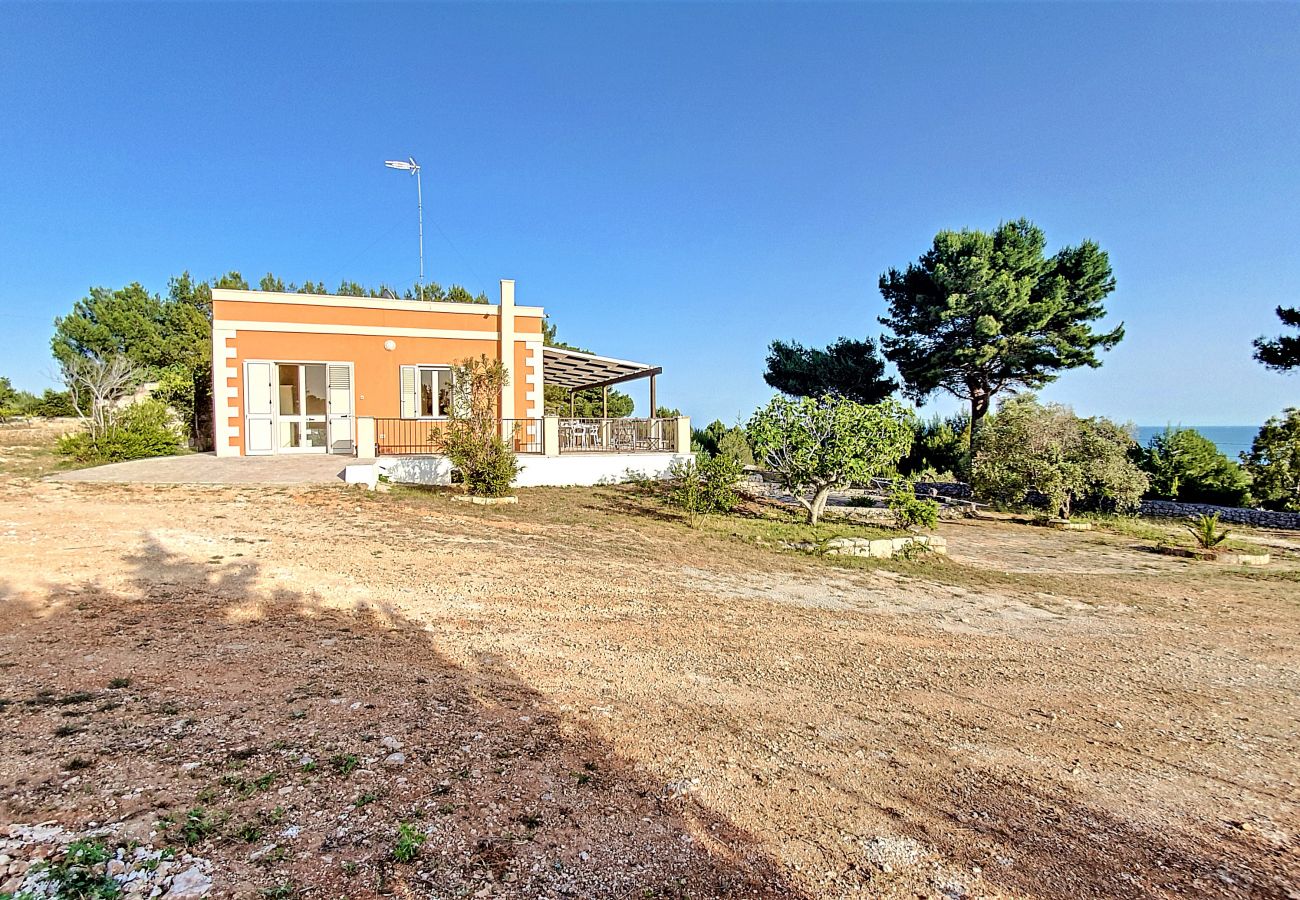 Villa in Torre Pali - Sandstrand 2km: Panorama-Meerblick-Villa mit Pool