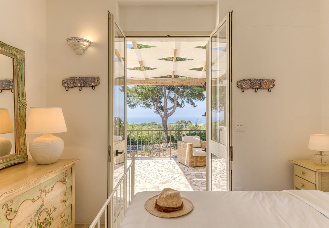 Villa in Torre Pali - Sandstrand 2km: Panorama-Meerblick-Villa mit Pool