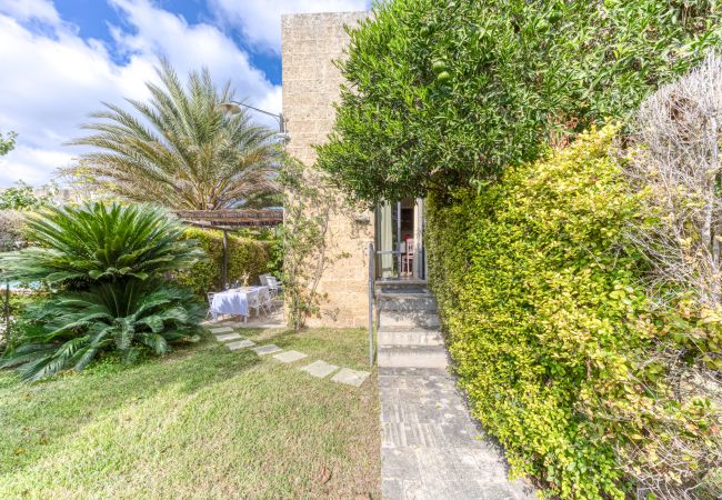 Ferienhaus in Patù - Pool-Haus im Park, 7km von den Sandstränden (C) Ferienhaus in Patù - Pool-Haus im Park, 7km von den Sandstränden (C)