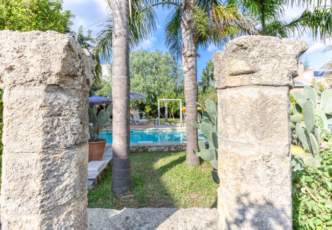 Ferienhaus in Patù - Pool-Haus im Park, 7km von den Sandstränden (C) Ferienhaus in Patù - Pool-Haus im Park, 7km von den Sandstränden (C)