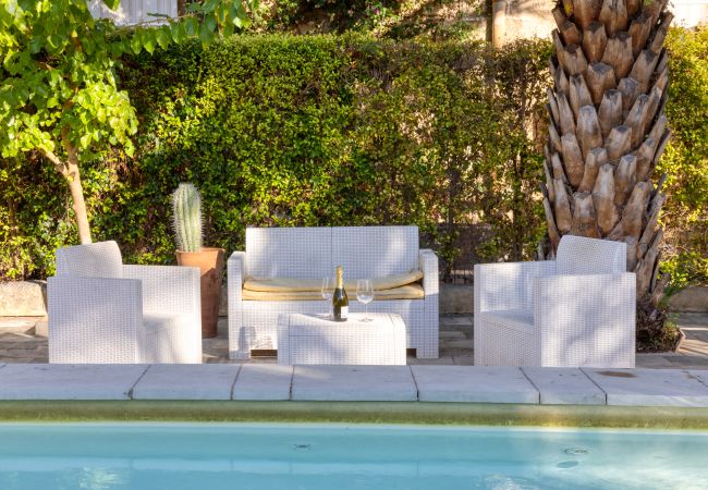 Ferienhaus in Patù - Pool-Haus im Park, 7km von den Sandstränden (C) Ferienhaus in Patù - Pool-Haus im Park, 7km von den Sandstränden (C)