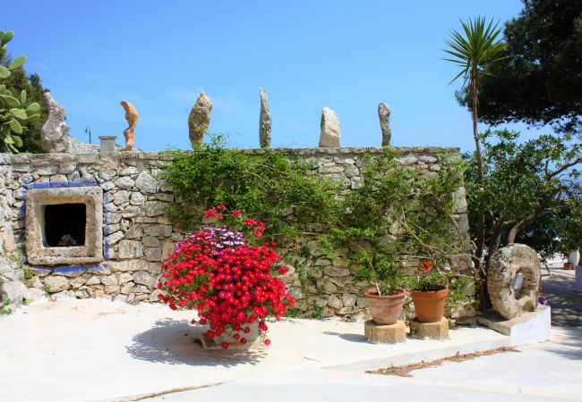Ferienhaus in Gagliano del Capo - Steinhaus mit Außenwhirlpool über den Klippen (A) Ferienhaus in Gagliano del Capo - Steinhaus mit Außenwhirlpool über den Klippen (A)