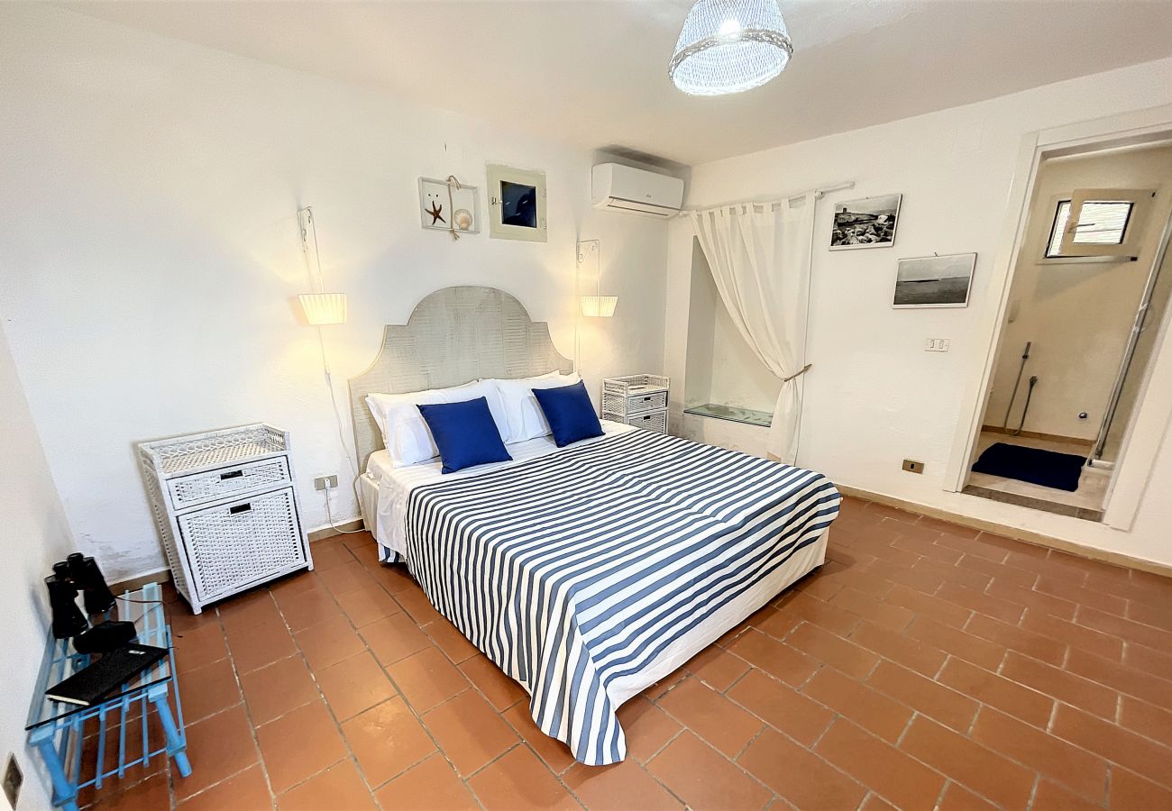 Ferienhaus in Gagliano del Capo - Steinhaus mit Außenwhirlpool über den Klippen (A)