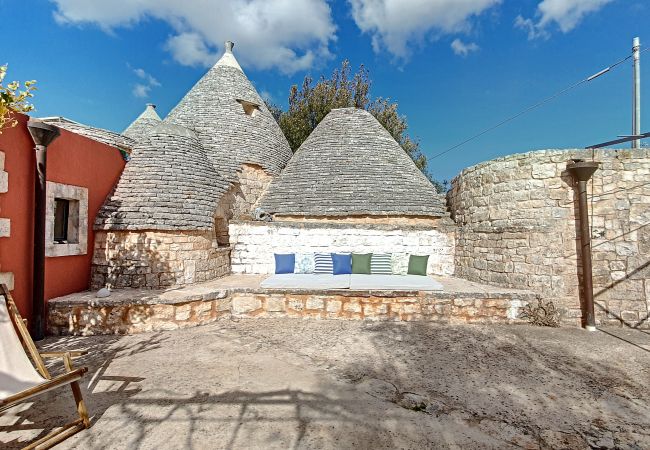 Villa in Cisternino - Privates Trulli-Anwesen mit Naturpool