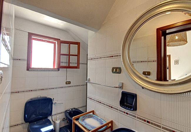 Ferienhaus in Castro - Außenwhirlpool u. Meerblick in der antiken Festung