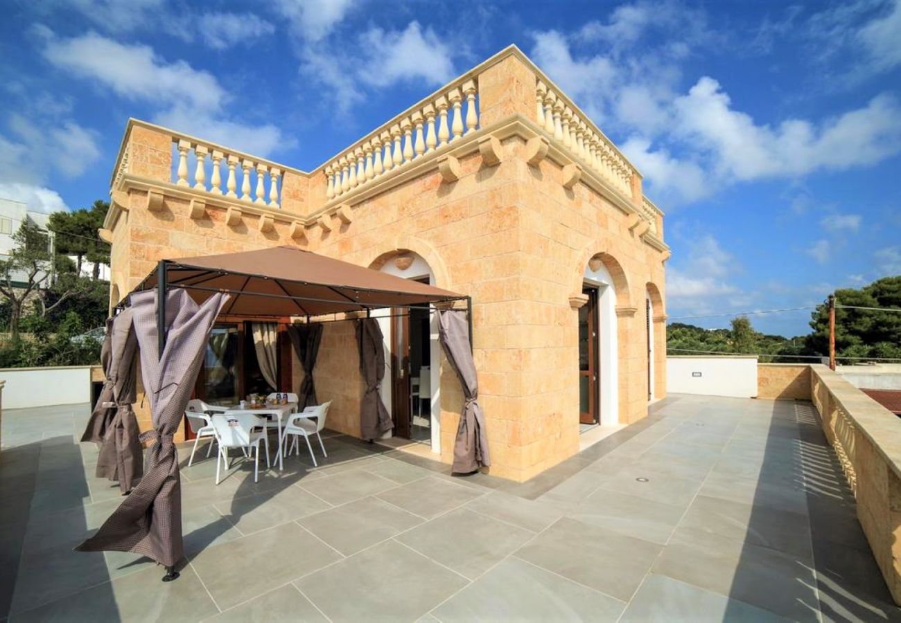 Villa in Torre Vado - 5 Min. zu Fuß zum Meer - großes Haus mit Pool