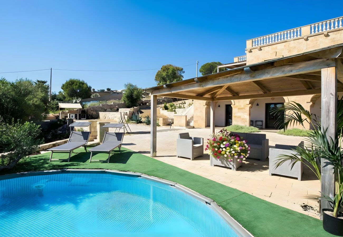 Villa in Torre Vado - 5 Min. zu Fuß zum Meer - großes Haus mit Pool