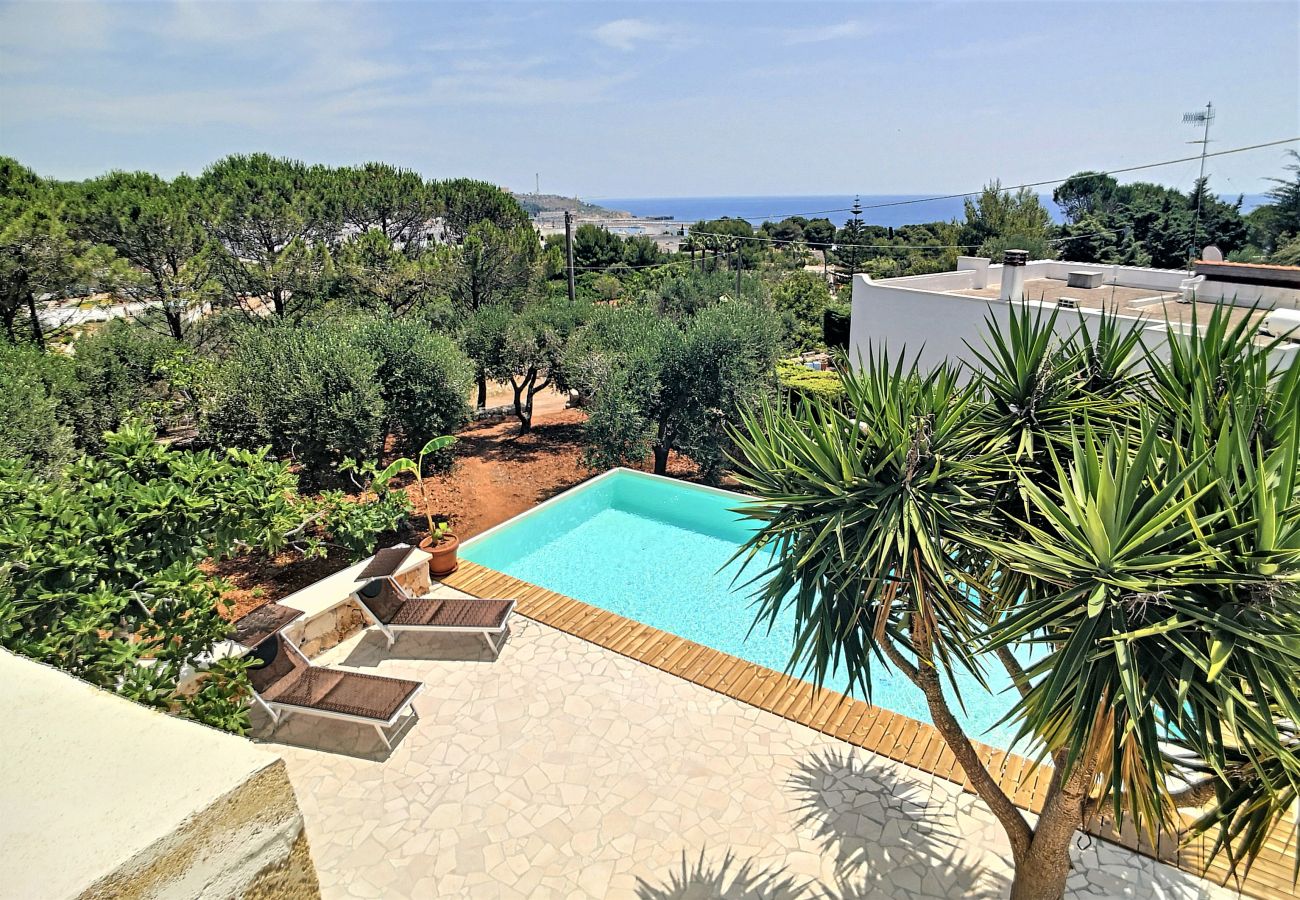 Villa in Leuca - Frisch renovierte Steinvilla m. Pool 950m vom Meer