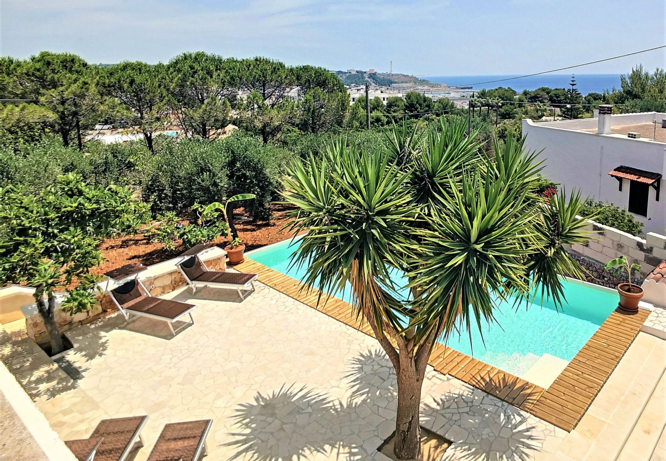 Villa in Leuca - Frisch renovierte Steinvilla m. Pool 950m vom Meer