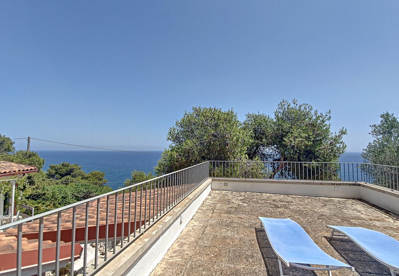 Villa in Marittima - Traumhaftes Anwesen mit Naturpool, fußläufig zum Meer von Acquaviva