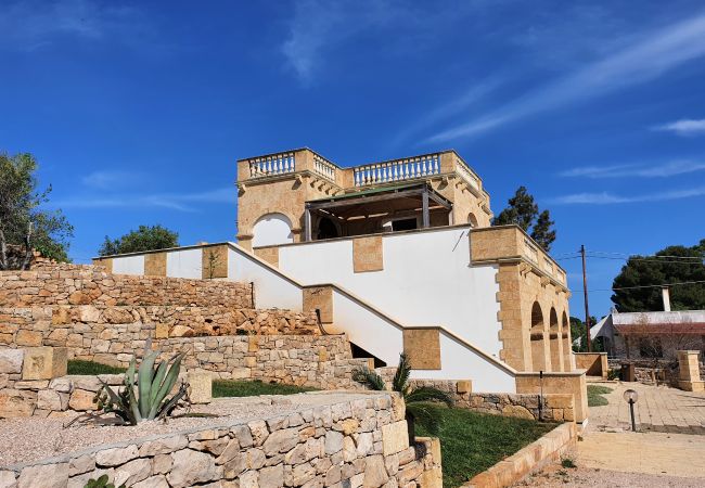 Ferienhaus in Torre Vado - Haus mit 3 Wohnungen & Pool, 250m vom Meer