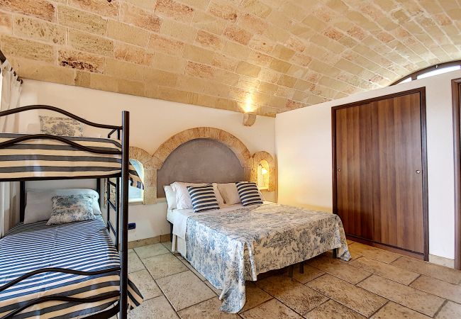 Ferienhaus in Torre Vado - Haus mit 3 Wohnungen & Pool, 250m vom Meer Ferienhaus in Torre Vado - Haus mit 3 Wohnungen & Pool, 250m vom Meer