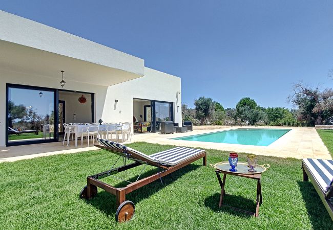 Villa in Leuca - Moderne Traumvilla mit Pool, 1 km vom Meer