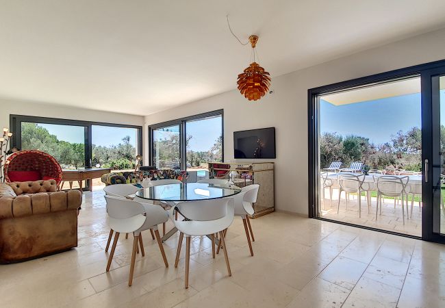 Villa in Leuca - Moderne Traumvilla m. beheiztem Pool, 1km vom Meer Villa in Leuca - Moderne Traumvilla m. beheiztem Pool, 1km vom Meer