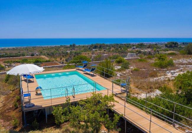 Villa in Torre Pali - Strandnähe & 180°-Meerblick: moderne Pool-Villa Villa in Torre Pali - Strandnähe & 180°-Meerblick: moderne Pool-Villa
