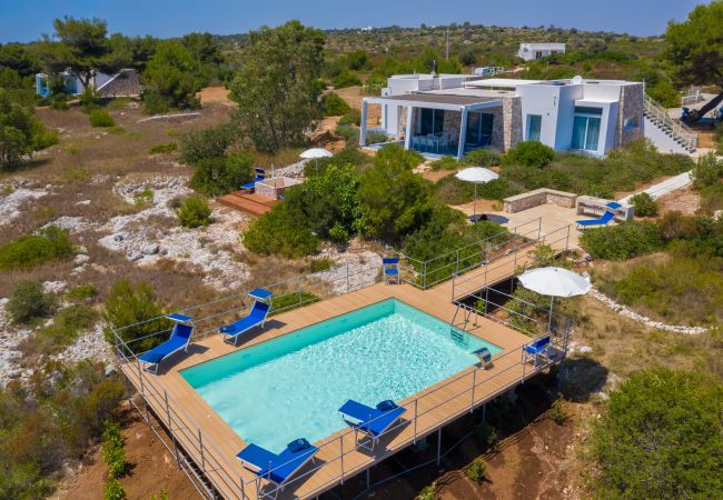 Villa in Torre Pali - Strandnähe & 180°-Meerblick: moderne Pool-Villa