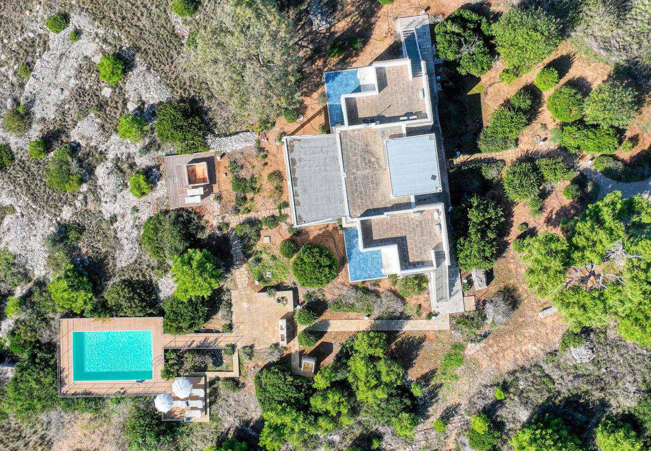 Villa in Torre Pali - Strandnähe & 180°-Meerblick: moderne Pool-Villa