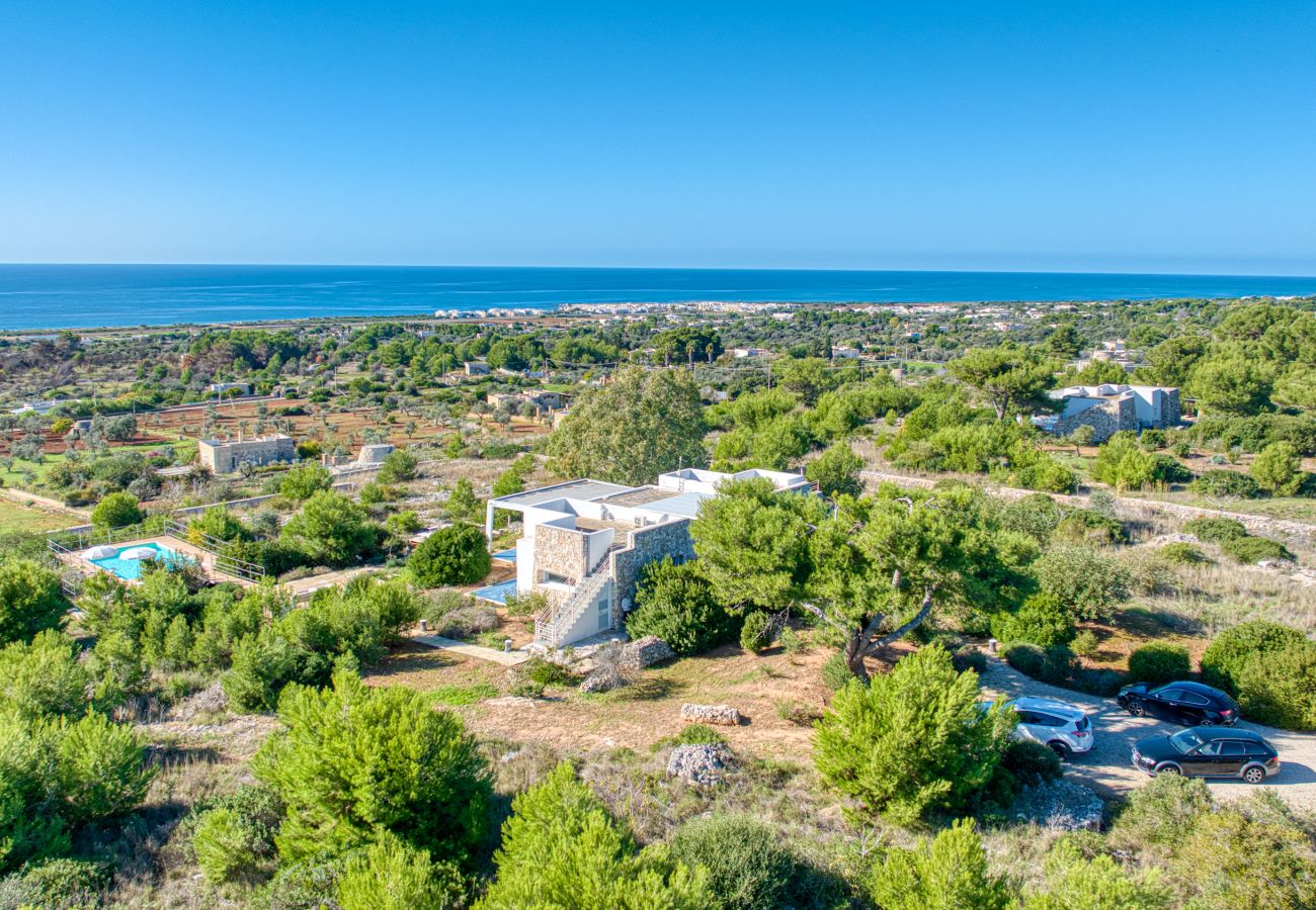 Villa in Torre Pali - Strandnähe & 180°-Meerblick: moderne Pool-Villa