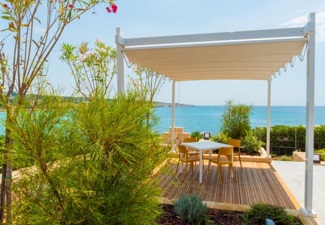 Villa in Marina di Felloniche - 5-Sterne-Traumhaus mit Meerzugang, Pool, Whirlpool und Spa