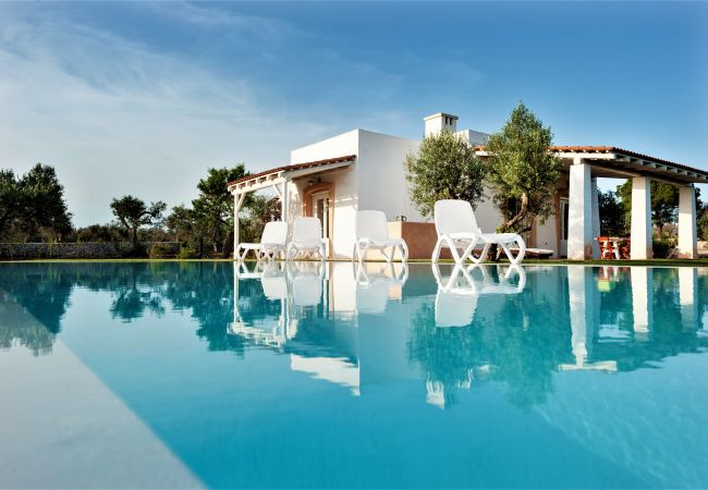 Villa in Pescoluse - Gehobene Pool-Villa mit großem Garten