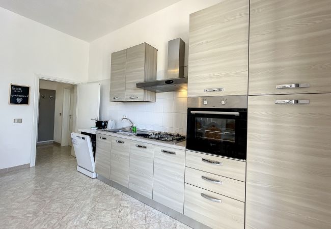 Ferienhaus in Torre Vado - Ferienhaus mit Design-Pool & Meerblick beim Strand Ferienhaus in Torre Vado - Ferienhaus mit Design-Pool & Meerblick beim Strand