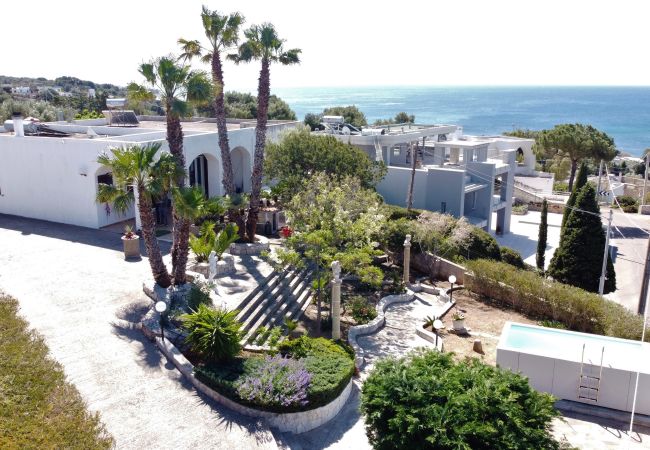 Ferienhaus in Torre Vado - Ferienhaus mit Design-Pool & Meerblick beim Strand