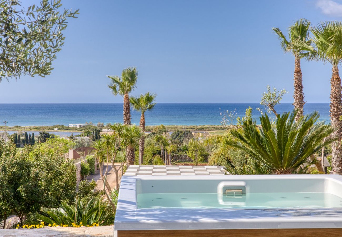 Villa in Pescoluse - Kinderfreundliche Strandvilla m. warmem Whirlpool