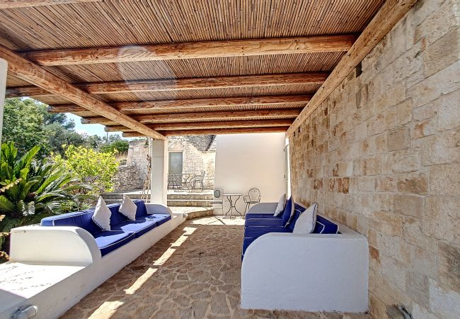 Villa in Cisternino - Renoviertes Trulli-Anwesen mit Pool