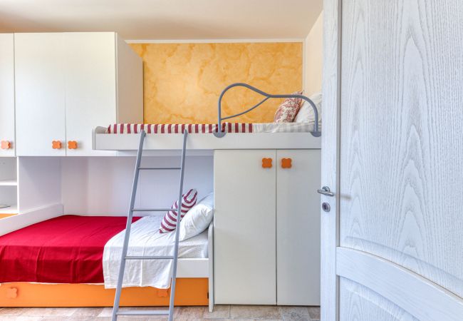 Villa in Lido Marini - Große Villa (2 Apt.) mit Pool & Jacuzzi Villa in Lido Marini - Große Villa (2 Apt.) mit Pool & Jacuzzi