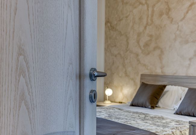 Villa in Lido Marini - Große Villa (2 Apt.) mit Pool & Jacuzzi Villa in Lido Marini - Große Villa (2 Apt.) mit Pool & Jacuzzi