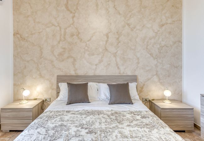 Villa in Lido Marini - Große Villa (2 Apt.) mit Pool & Jacuzzi Villa in Lido Marini - Große Villa (2 Apt.) mit Pool & Jacuzzi