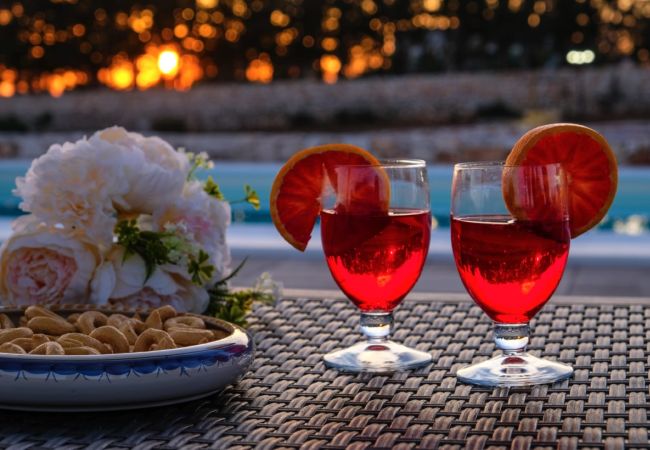 Villa in Lido Marini - Große Villa (2 Apt.) mit Pool & Jacuzzi Villa in Lido Marini - Große Villa (2 Apt.) mit Pool & Jacuzzi