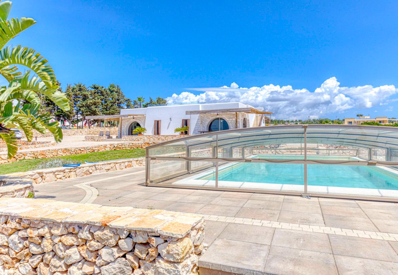 Villa in Lido Marini - Große Villa (2 Apt.) mit Pool & Jacuzzi