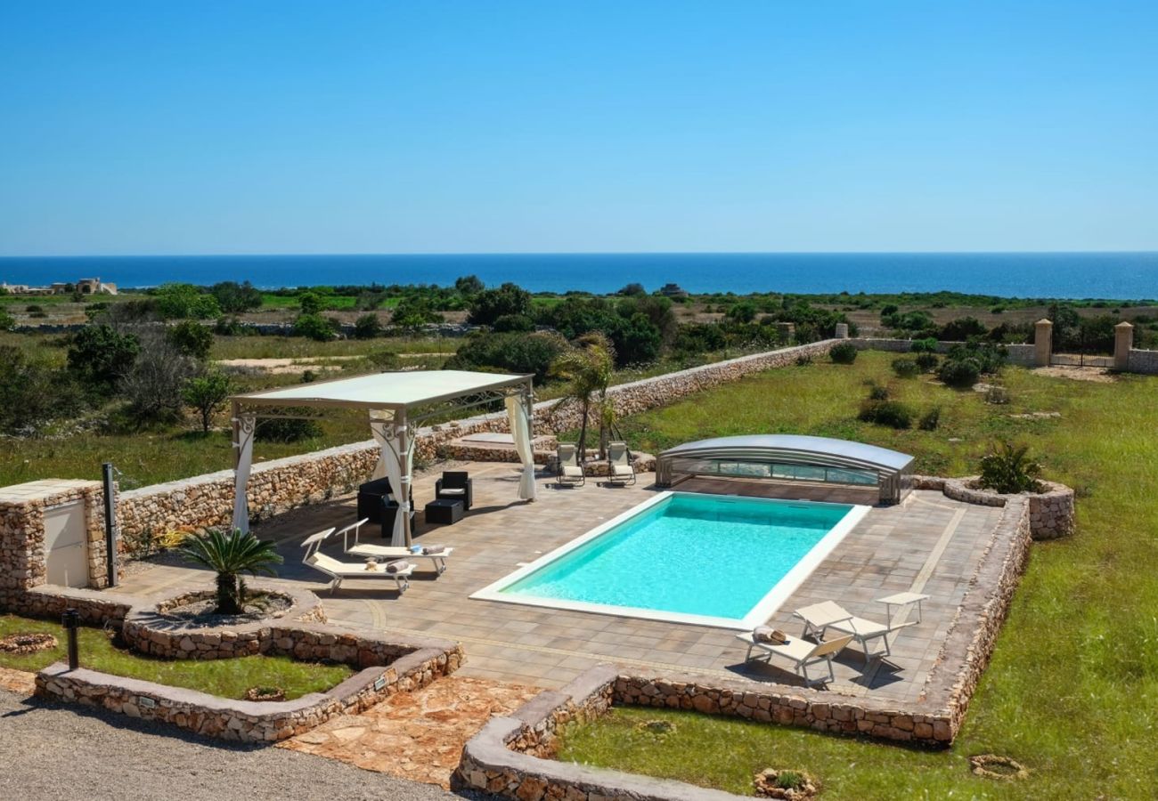 Villa in Lido Marini - Große Villa (2 Apt.) mit Pool & Jacuzzi