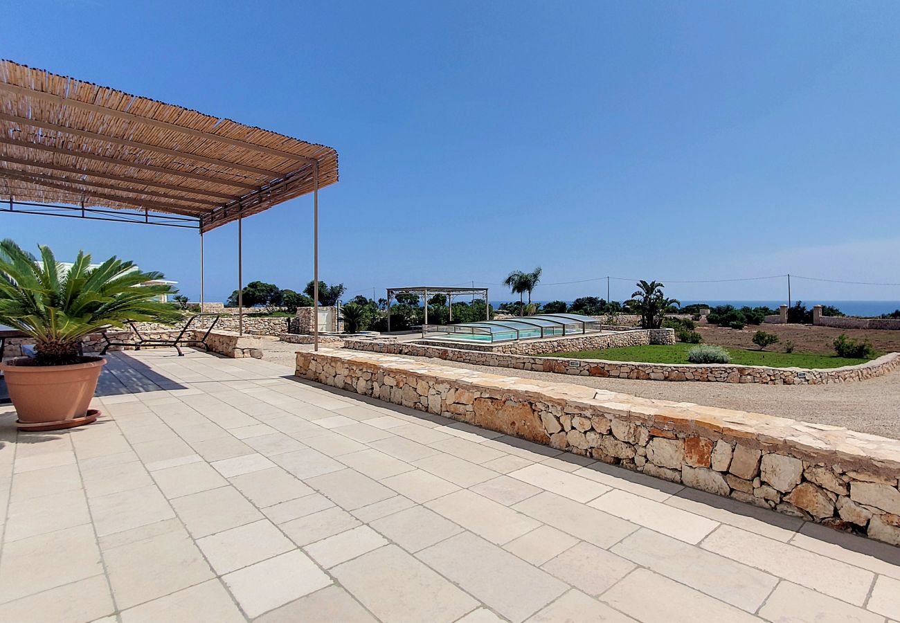 Villa in Lido Marini - Große Villa (2 Apt.) mit Pool & Jacuzzi