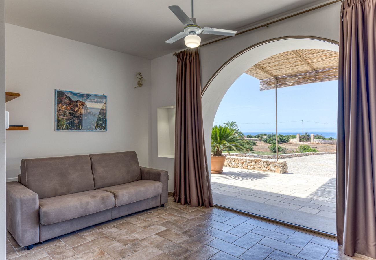 Villa in Lido Marini - Große Villa (2 Apt.) mit Pool & Jacuzzi