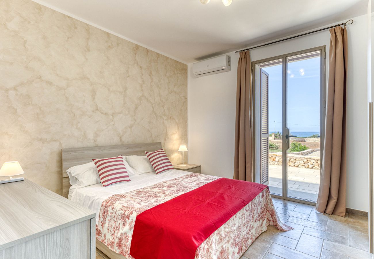 Villa in Lido Marini - Große Villa (2 Apt.) mit Pool & Jacuzzi